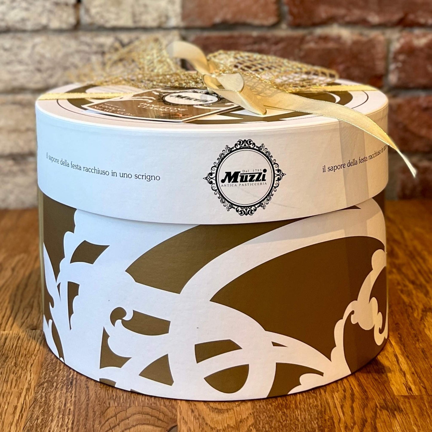 Muzzi Panettone in Round Container