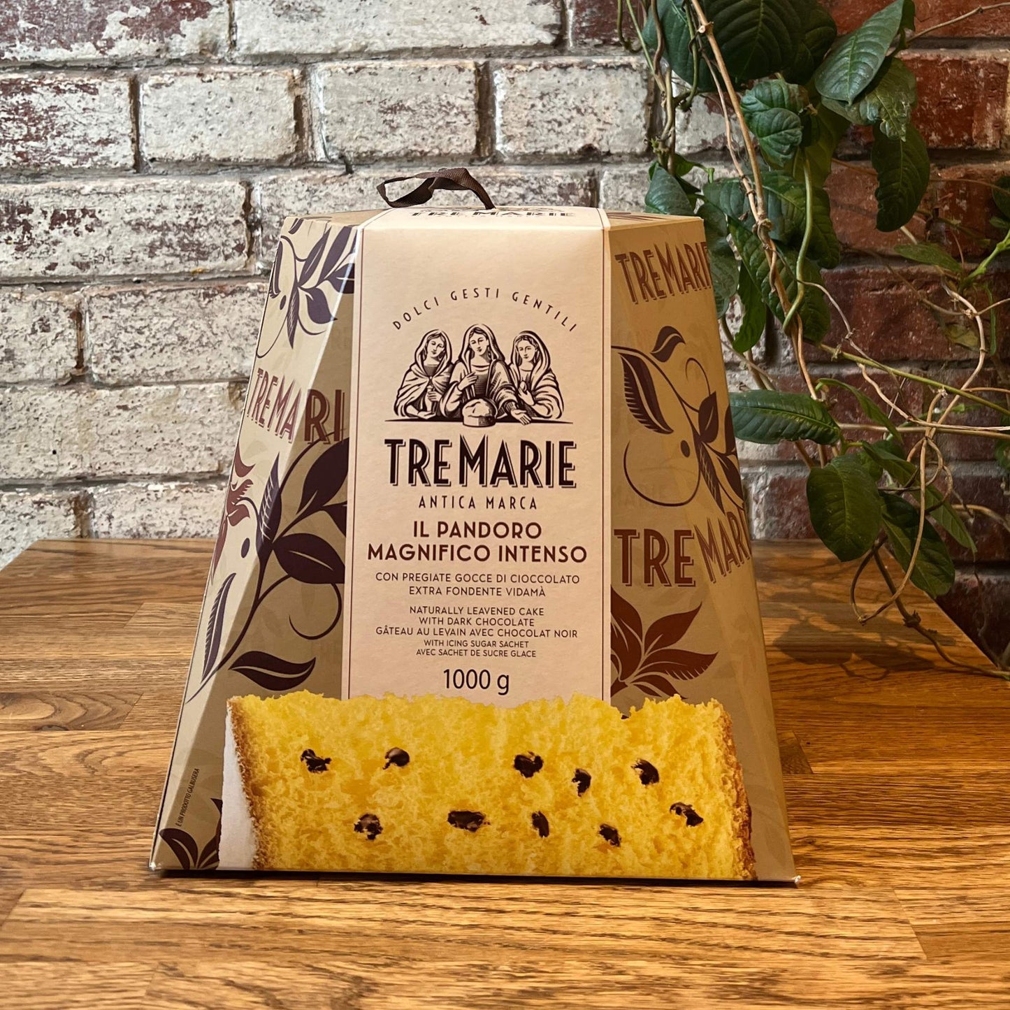 Tre Marie Pandoro w/ Dark Chocolate Chips