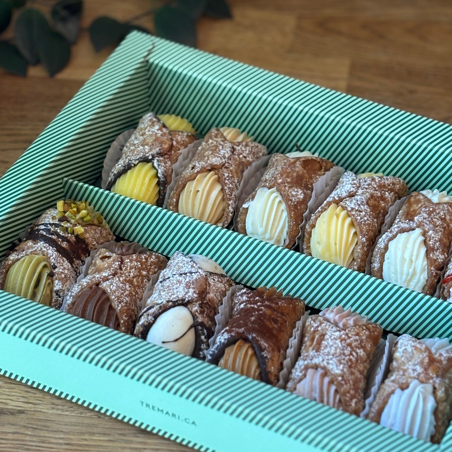 Cannoli Party Box