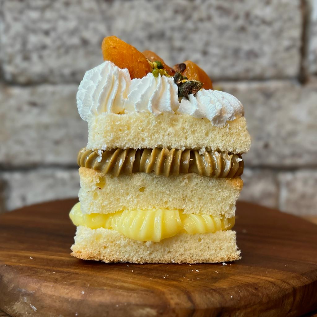 Pistachio and limoncello cake inside