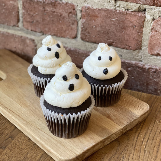 Chocolate cupcake with ghost-shaped icing