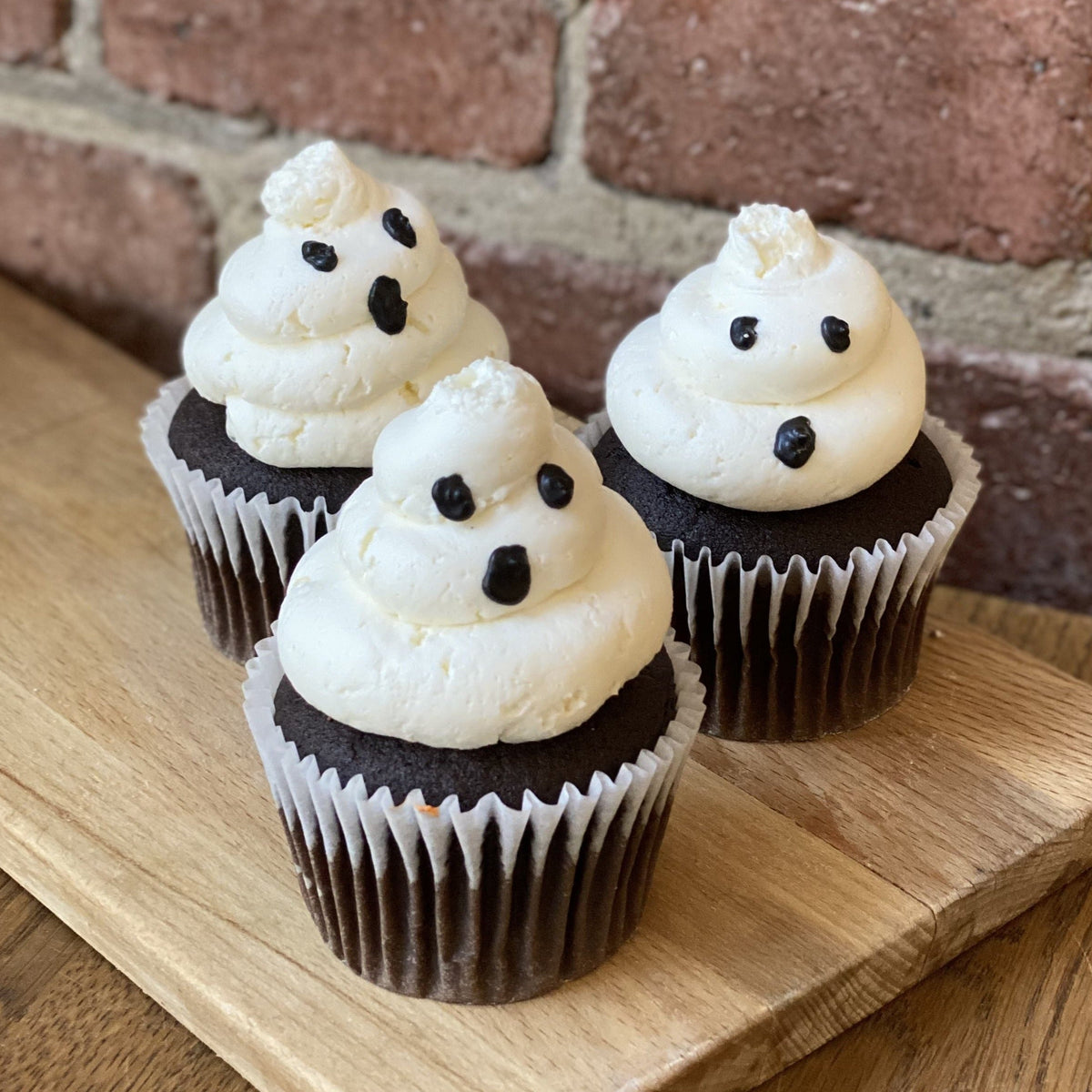 Chocolate cupcake with ghost-shaped icing