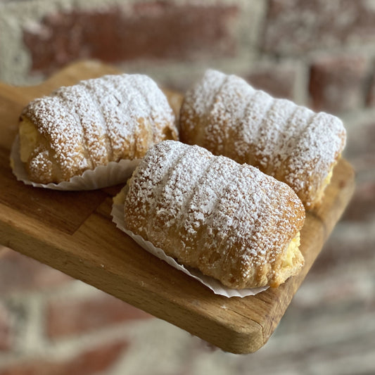 Sfoglia Cannoli with Vanilla Custard Cream