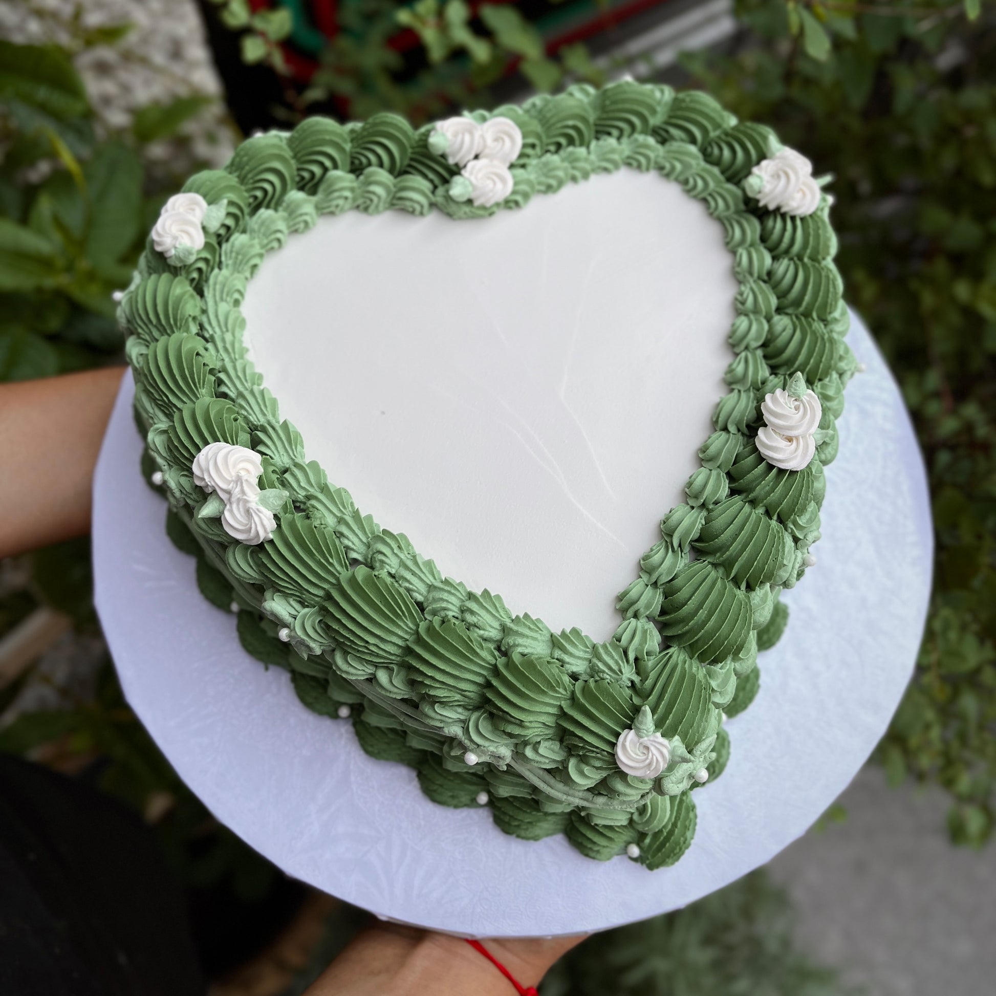 Retro green heart-shaped cake