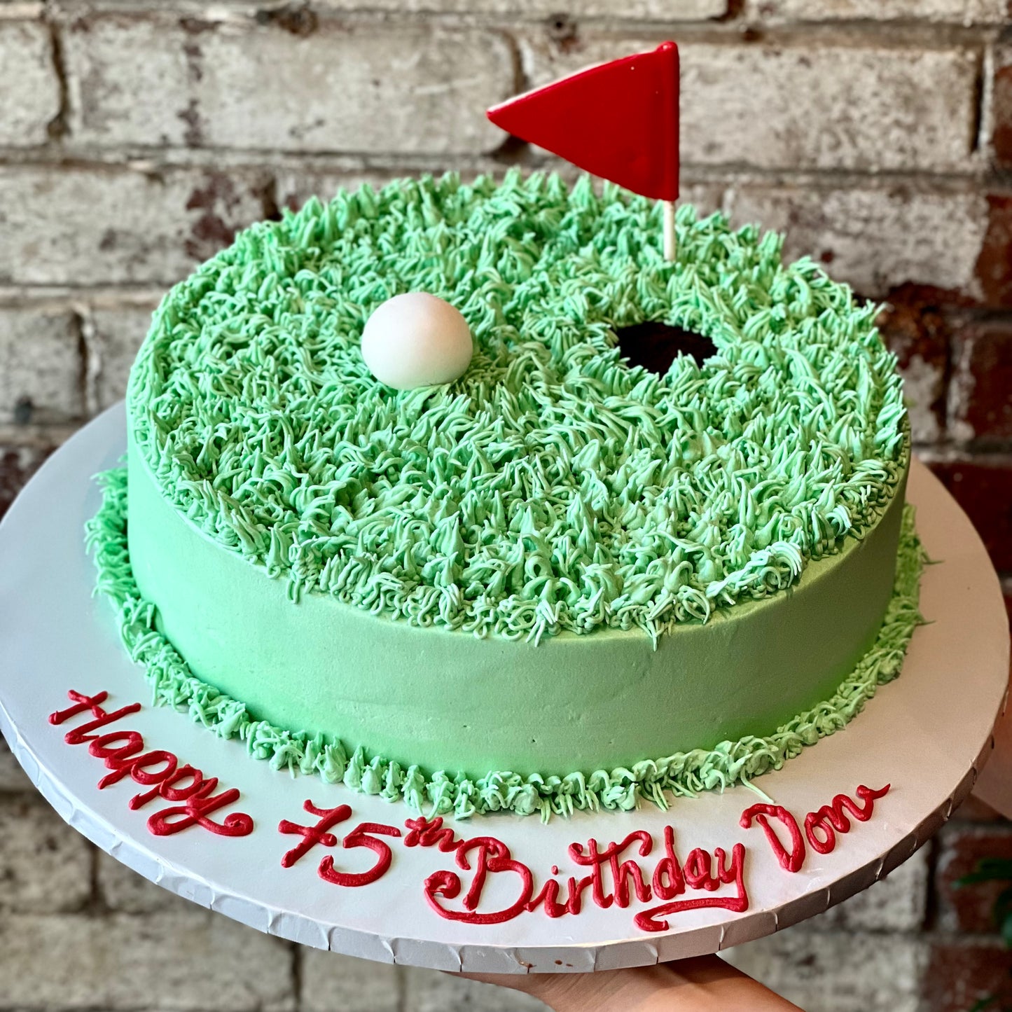Golf-themed cake