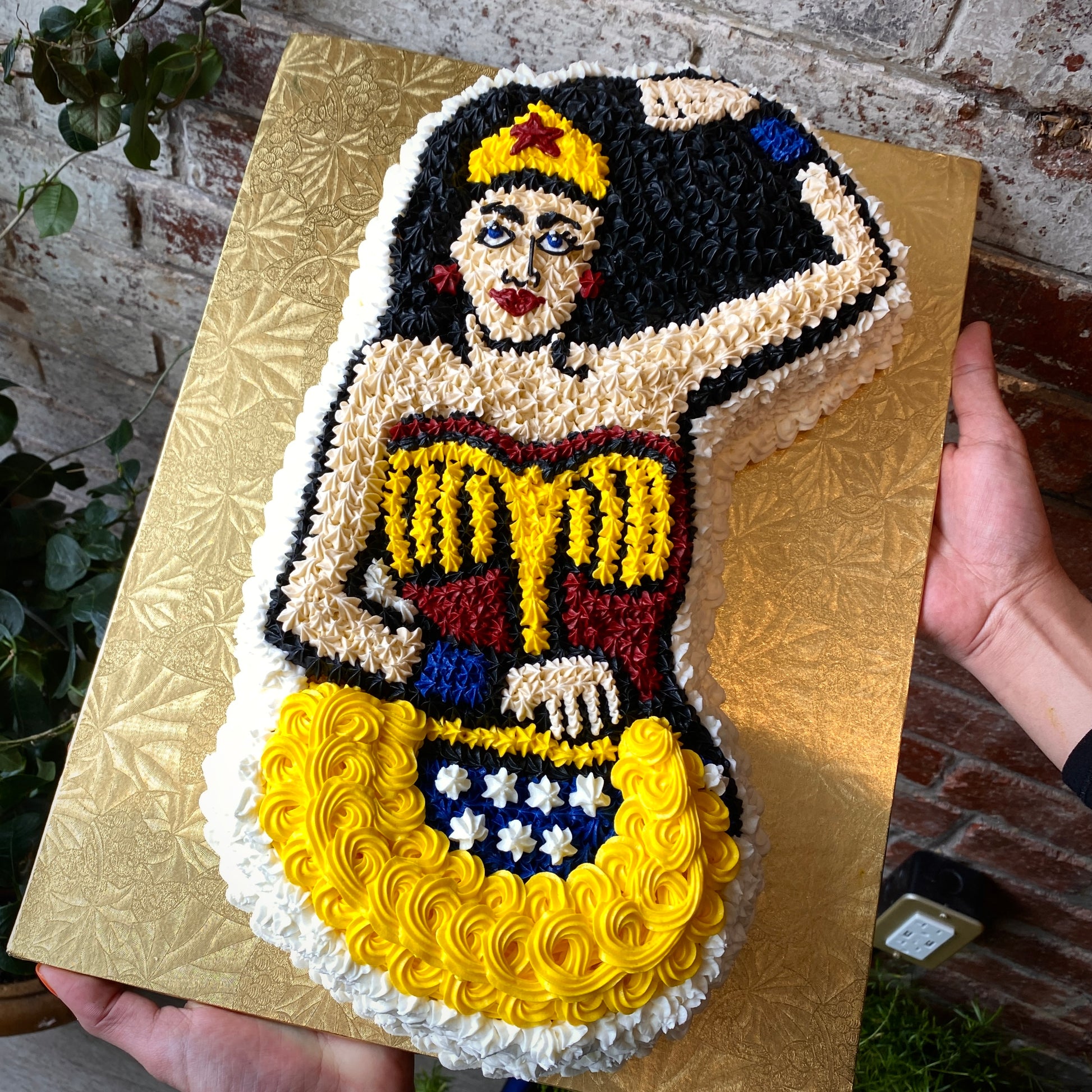 Retro style Wonder Woman cake