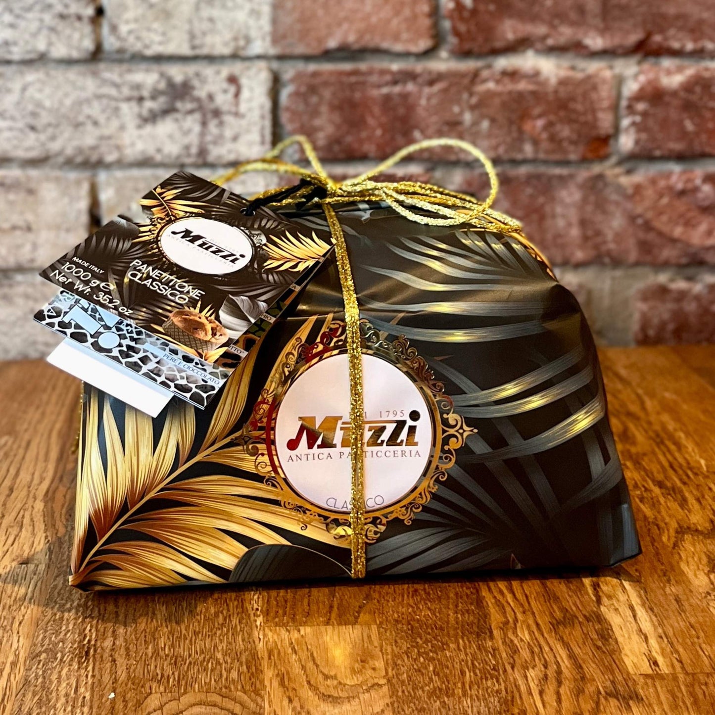 Muzzi Panettone in Black & Gold Wrapping
