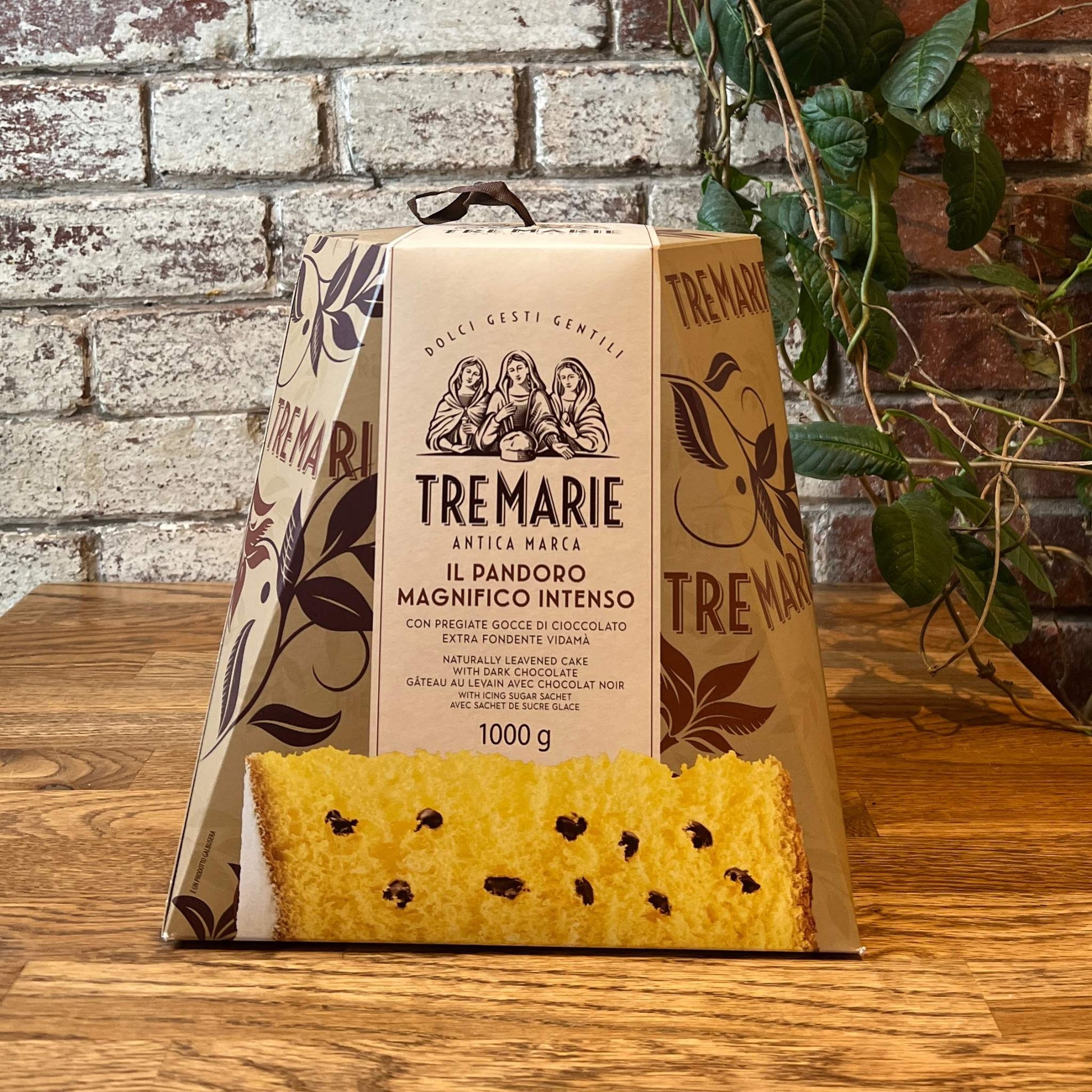 Tre Marie Pandoro w/ Dark Chocolate Chips
