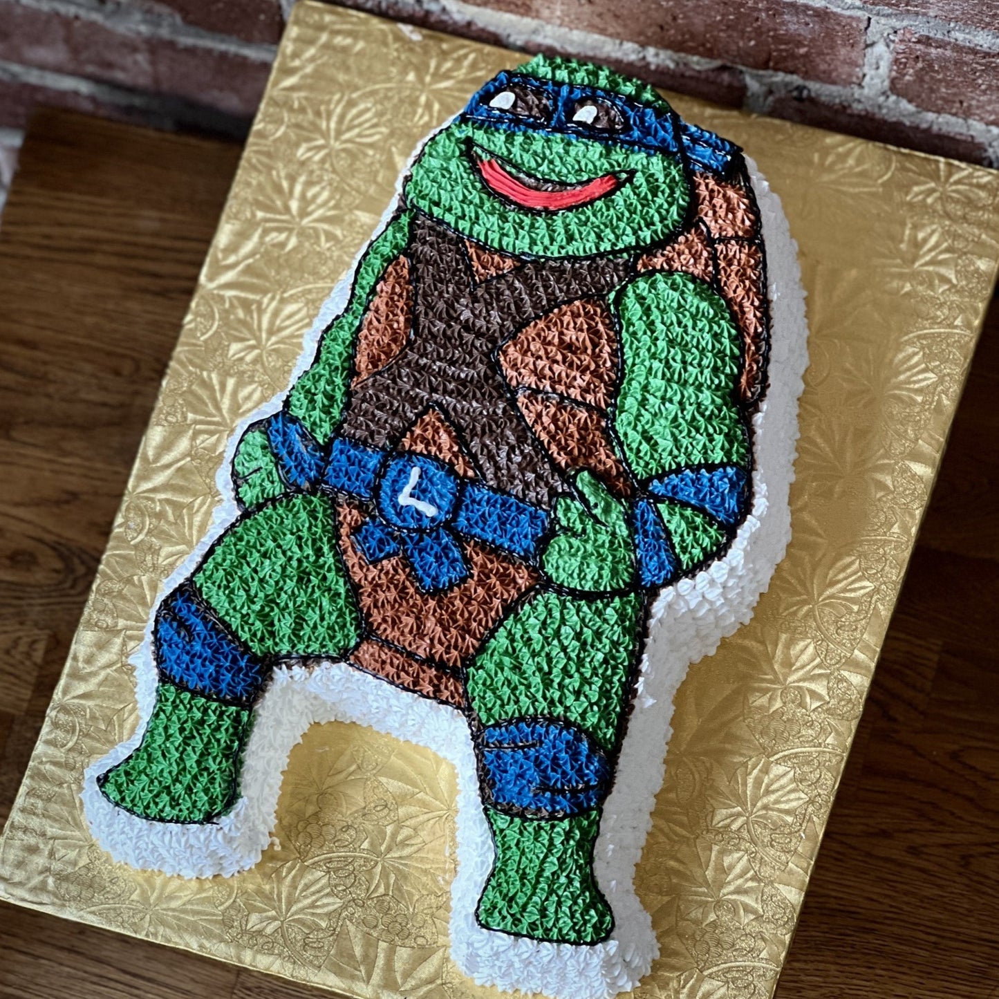 Retro style ninja turtles cake of Leonardo