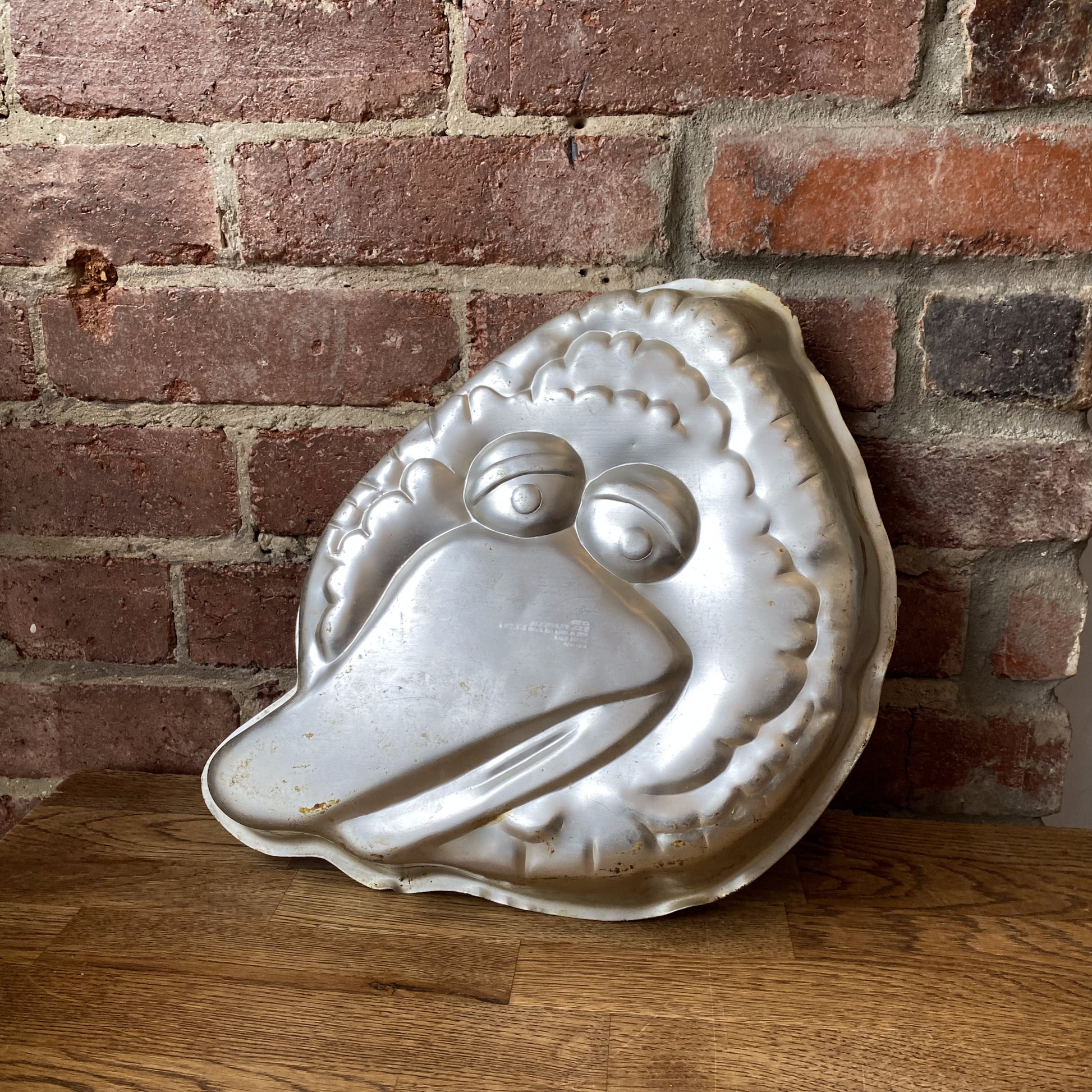 Big Bird face cake tin