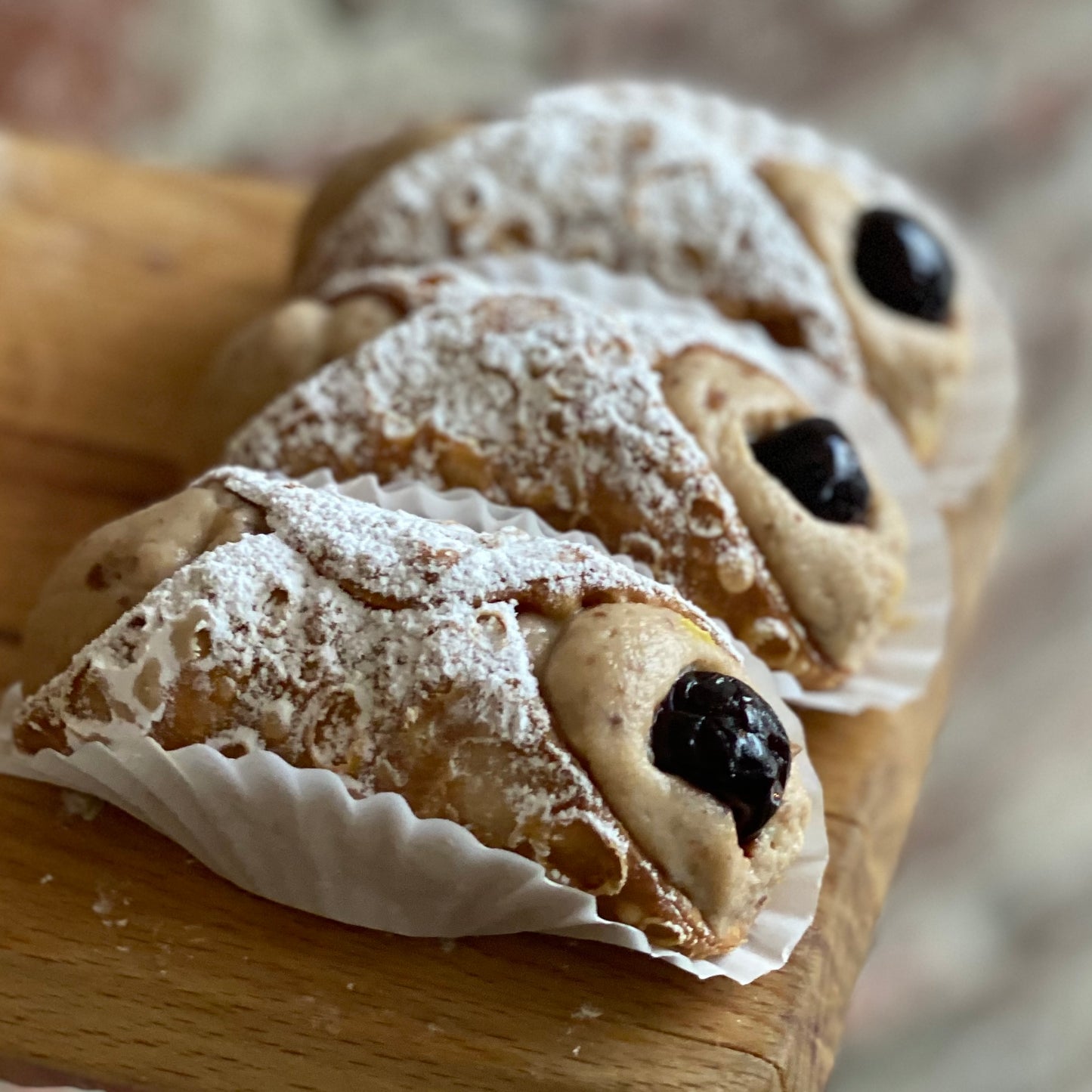 Amarena Cannoli