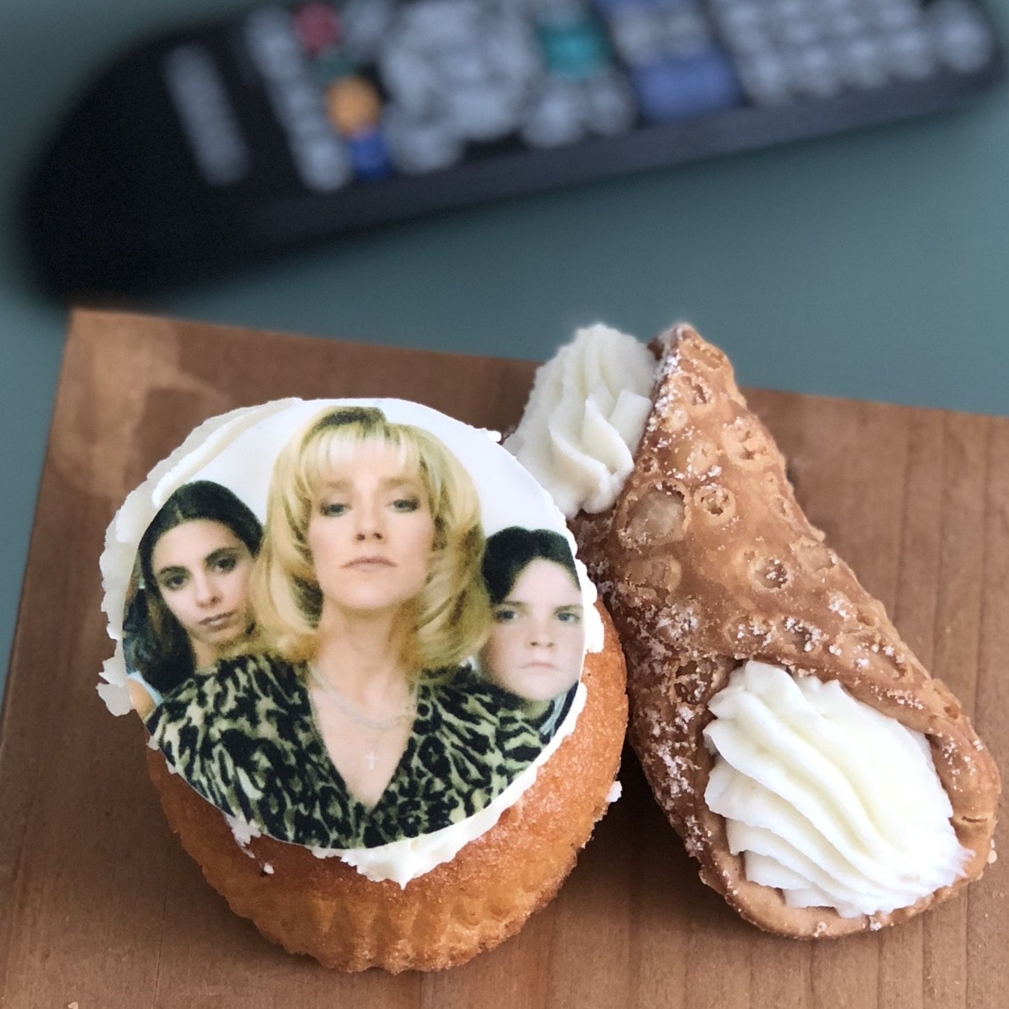 TV Mom Cupcakes - Mother's Day (Sets of 6)