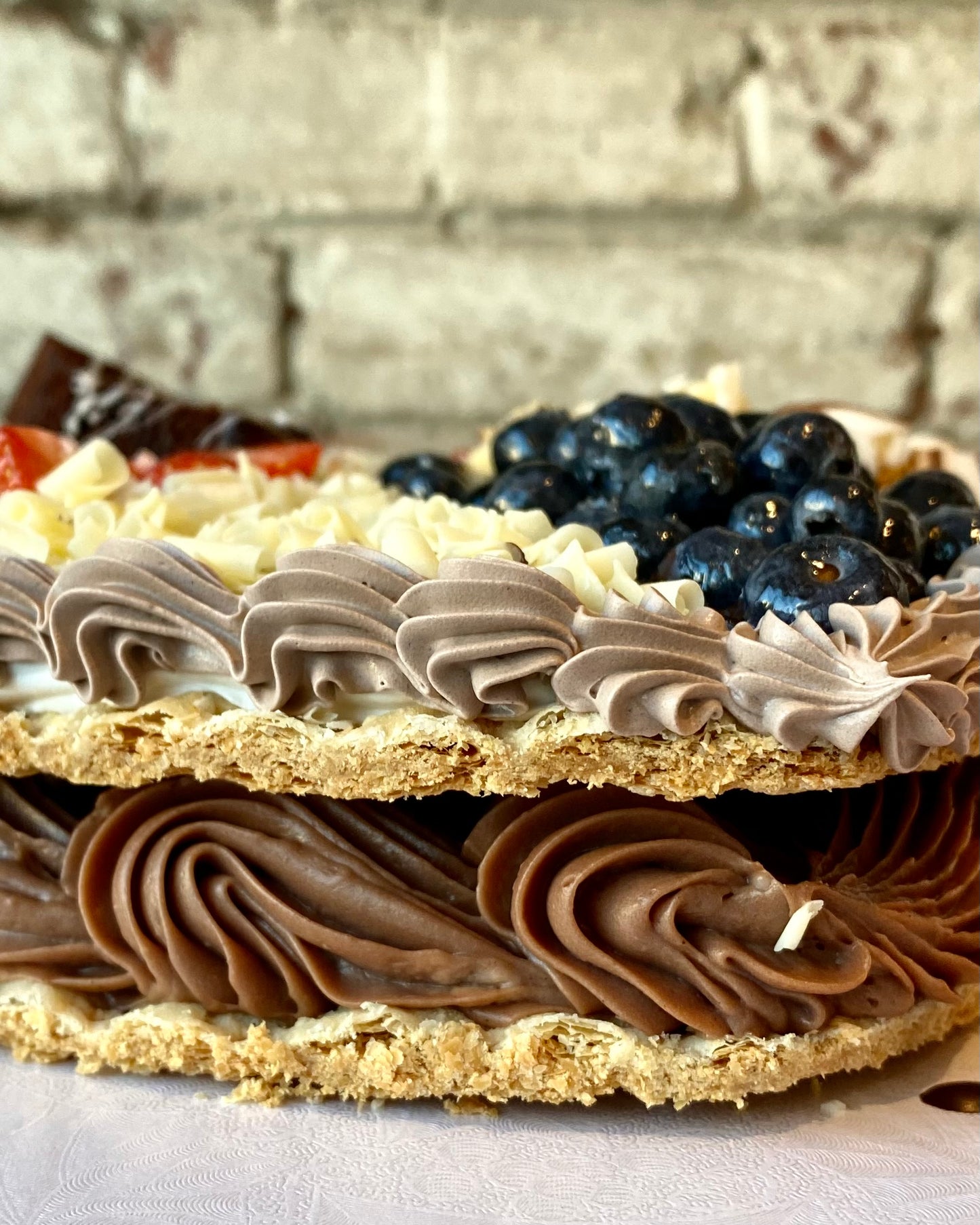 Side view of Nutella-filled sfoglia cake