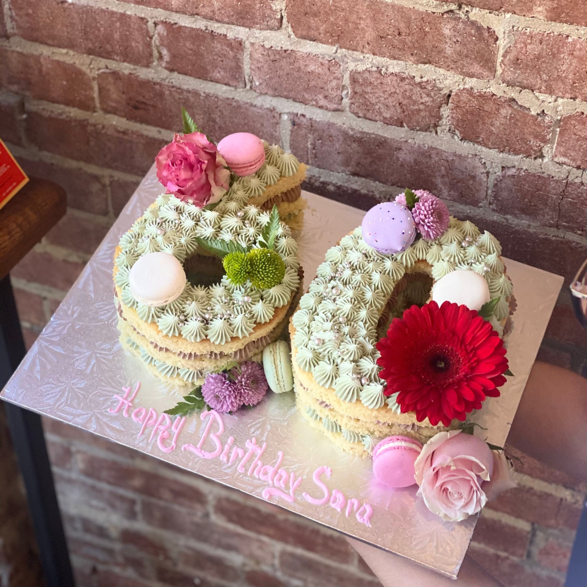 Cakes shaped as the number 60 with macarons and fresh flowers